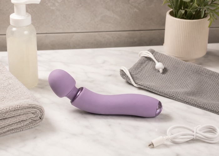 G-Spot Vibrators guide product scene with rotating head, gentle curve, water-based lube