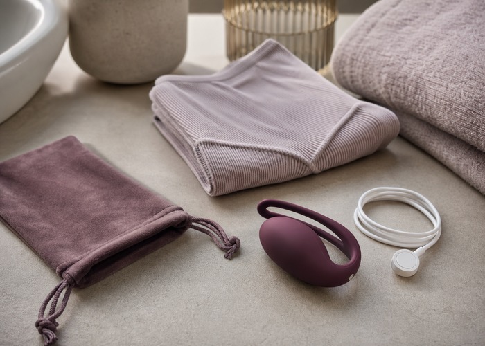 Wearable Vibrators guide product scene with wearable vibrator, soft pouch, charging cable